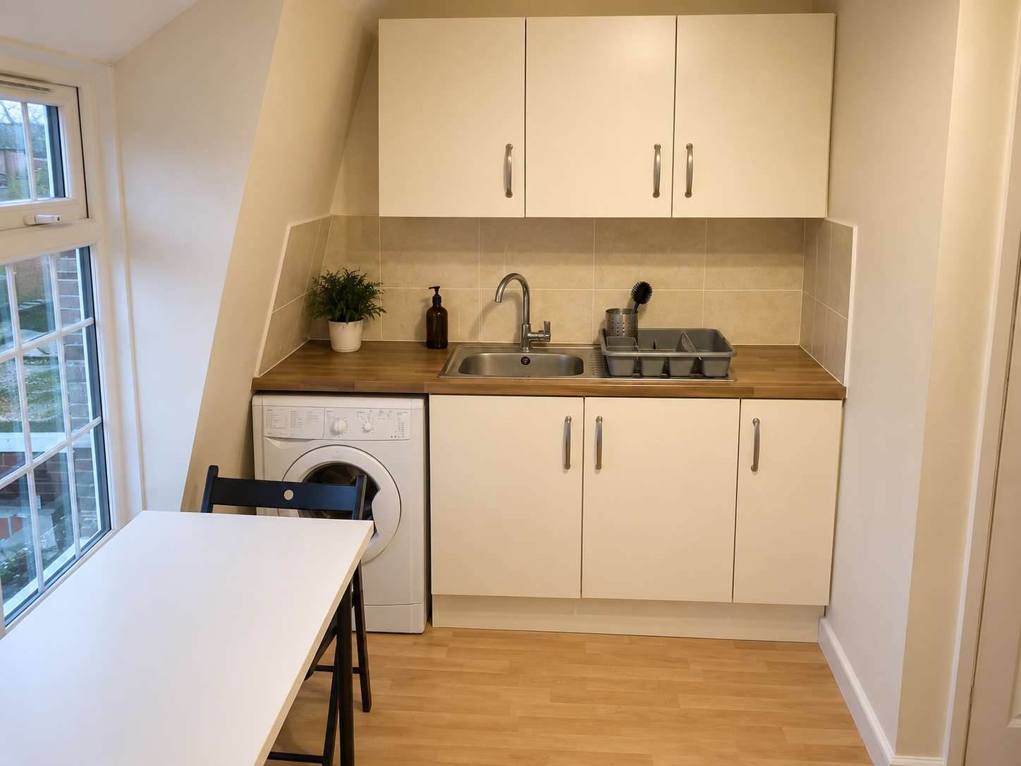2 bed flat to rent in London Road, Guildford, GU4 7JS  - Property Image 3