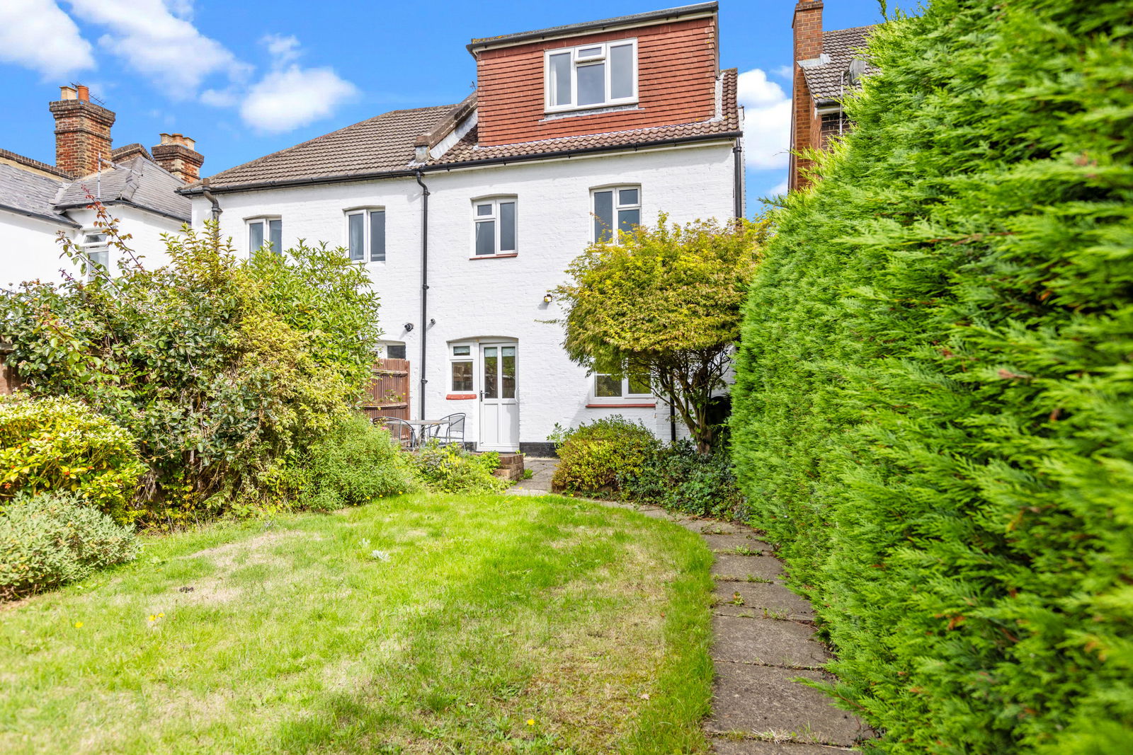 3 bed semi-detached house to rent in Worplesdon Road, Guildford, GU2