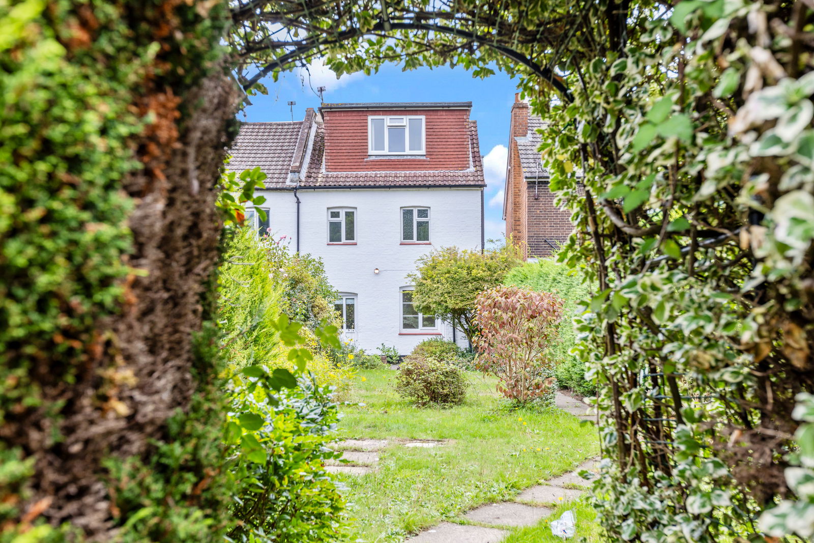 3 bed semi-detached house to rent in Worplesdon Road, Guildford, GU2  - Property Image 4