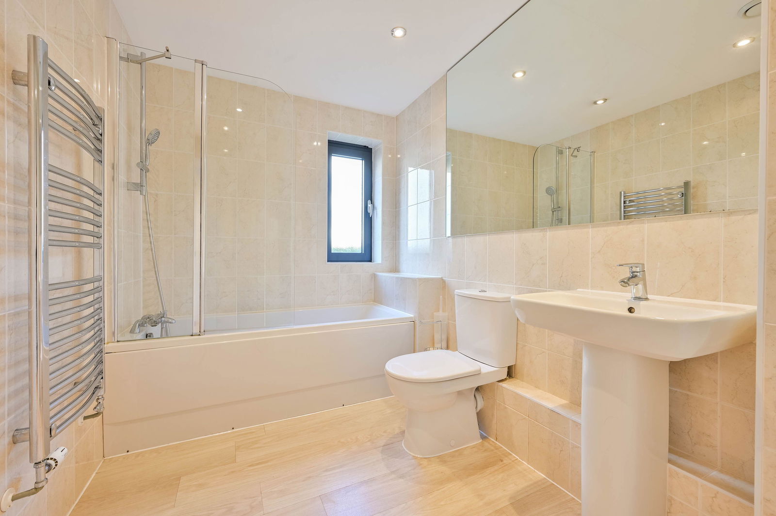 2 bed flat for sale in Walnut Tree Close, Guildford  - Property Image 9