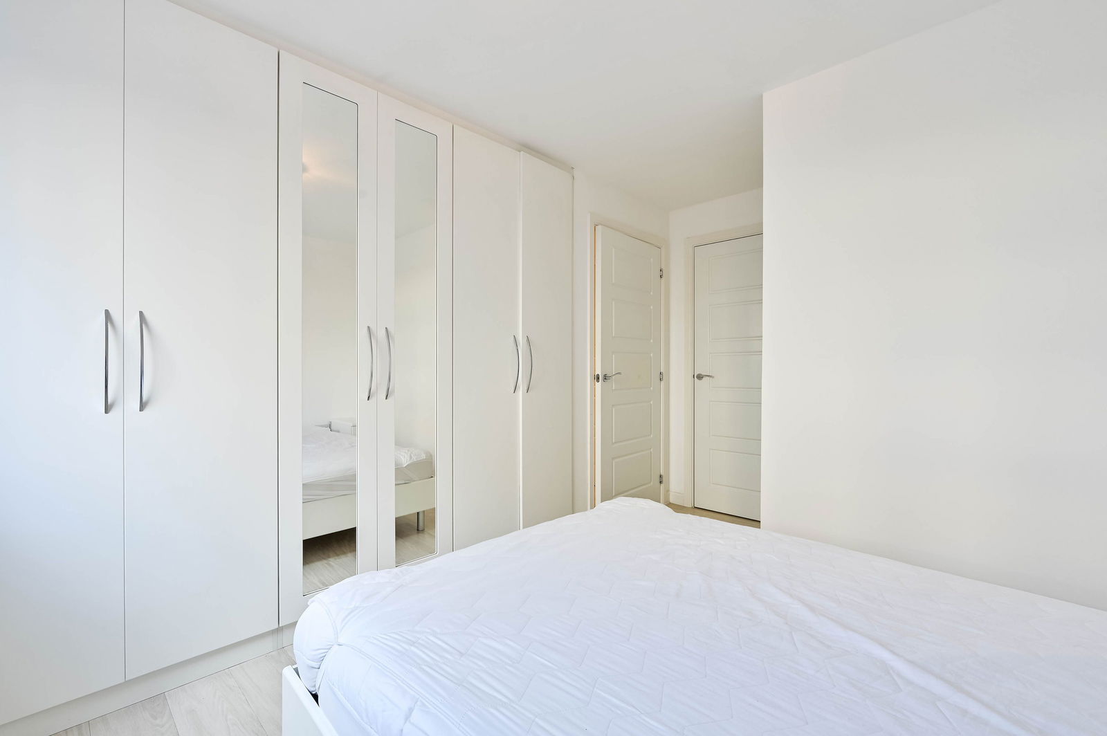 2 bed flat for sale in Walnut Tree Close, Guildford  - Property Image 10