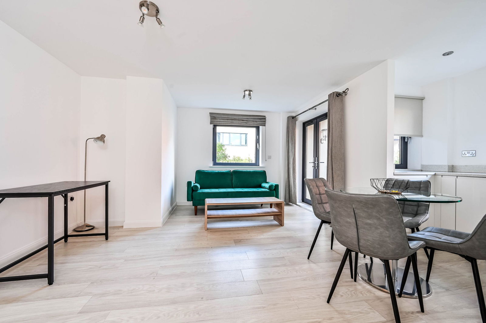 2 bed flat for sale in Walnut Tree Close, Guildford 4