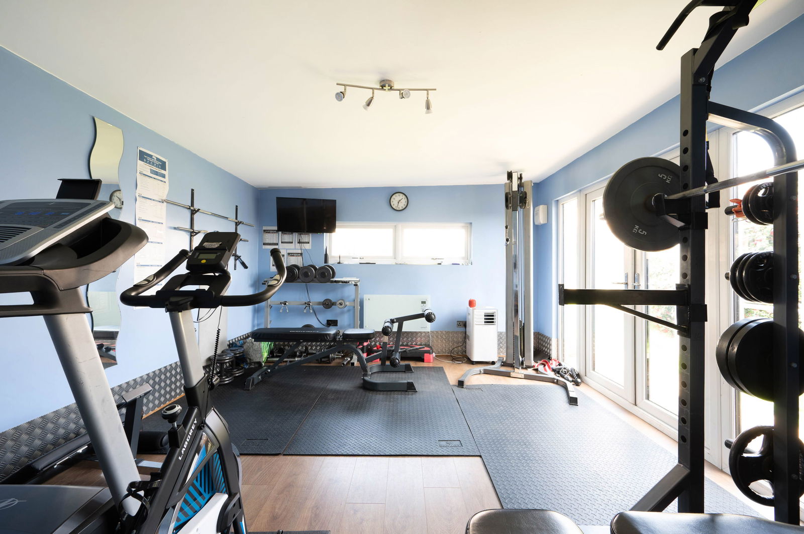 4 bed semi-detached house for sale in Stormont Way, Chessington  - Property Image 11