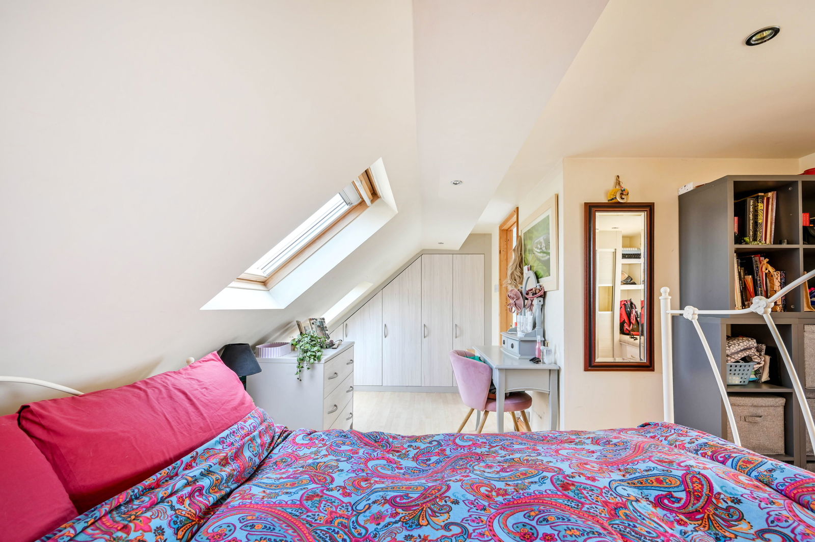 4 bed semi-detached house for sale in Stormont Way, Chessington 1