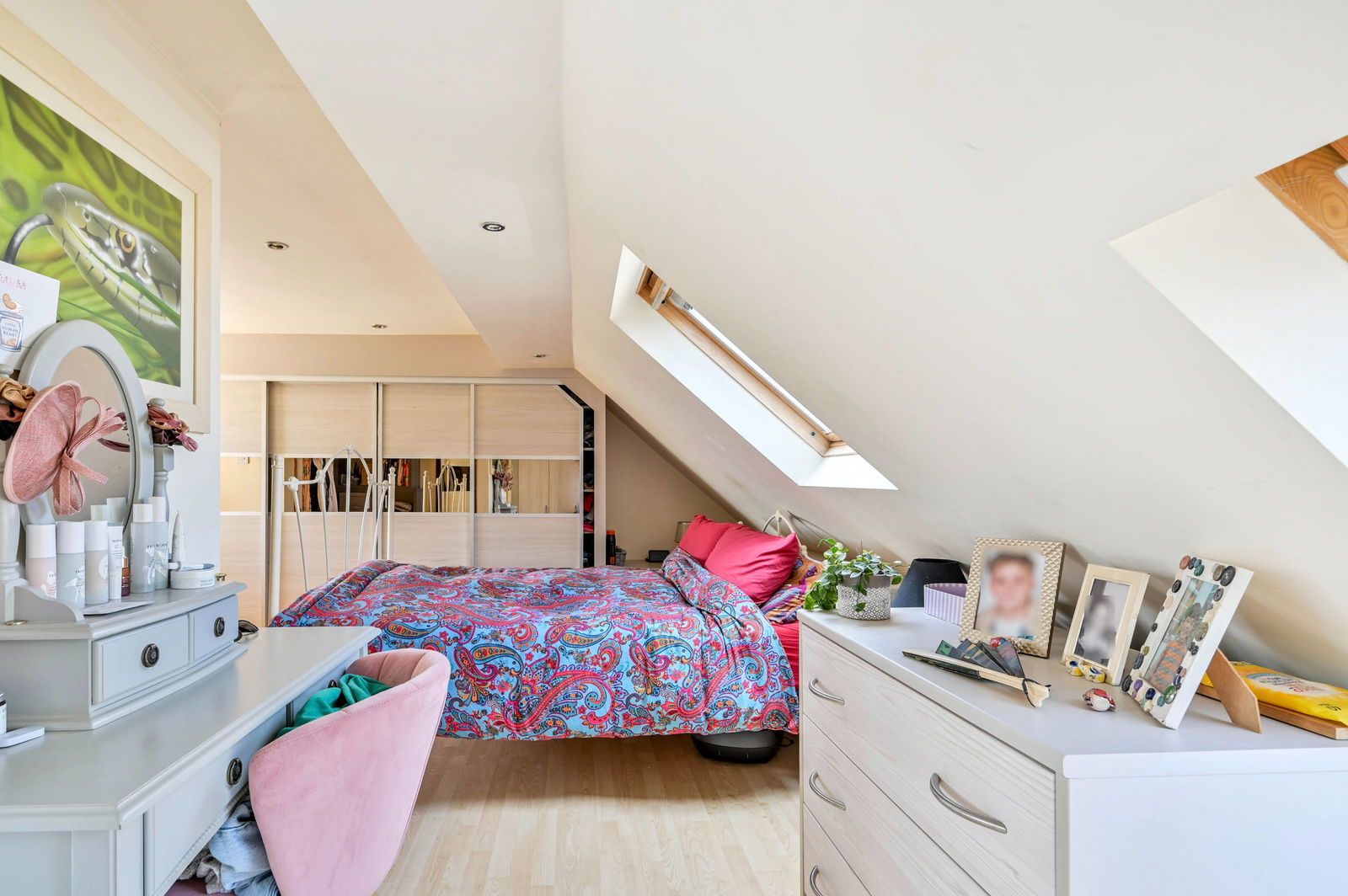 4 bed semi-detached house for sale in Stormont Way, Chessington  - Property Image 14