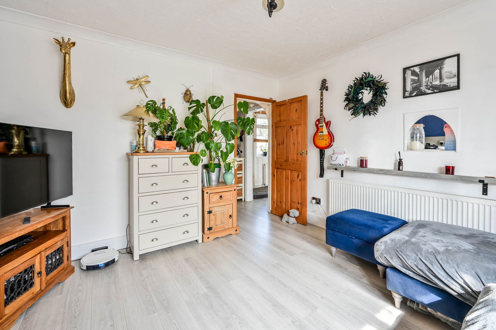 4 bed semi-detached house for sale in Stormont Way, Chessington  - Property Image 6