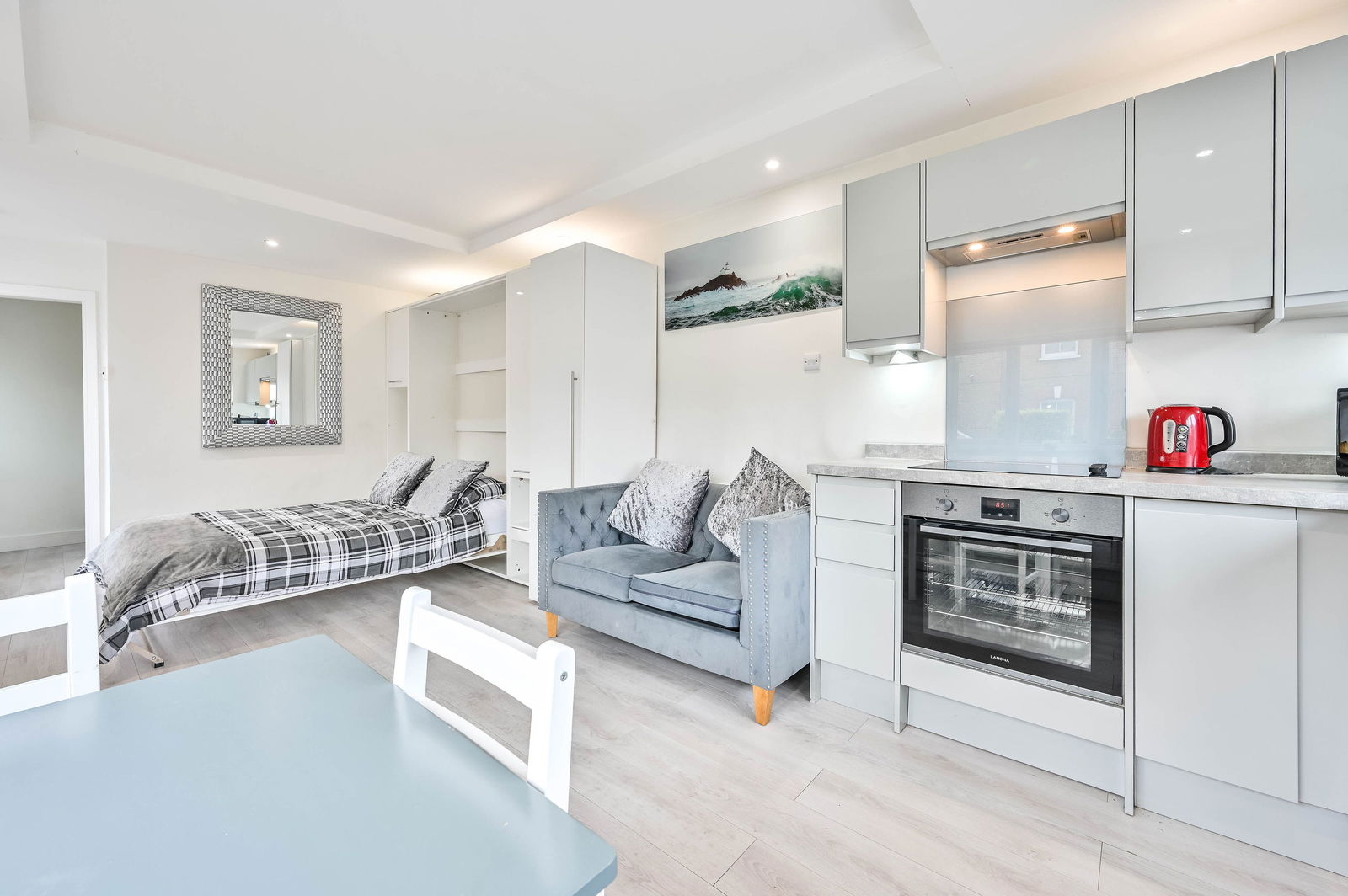 1 bed studio flat to rent in Richmond Road, Staines-Upon-Thames, TW18 - Property Image 1