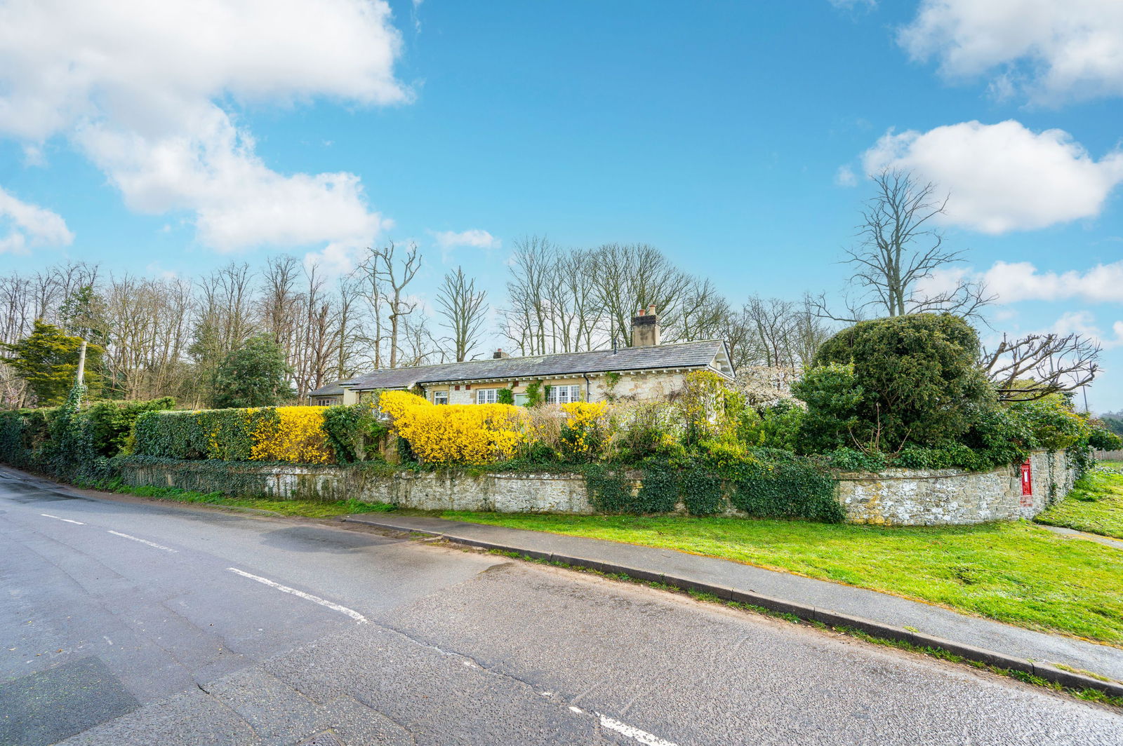 3 bed bungalow for sale in Oxted Road, Godstone  - Property Image 3