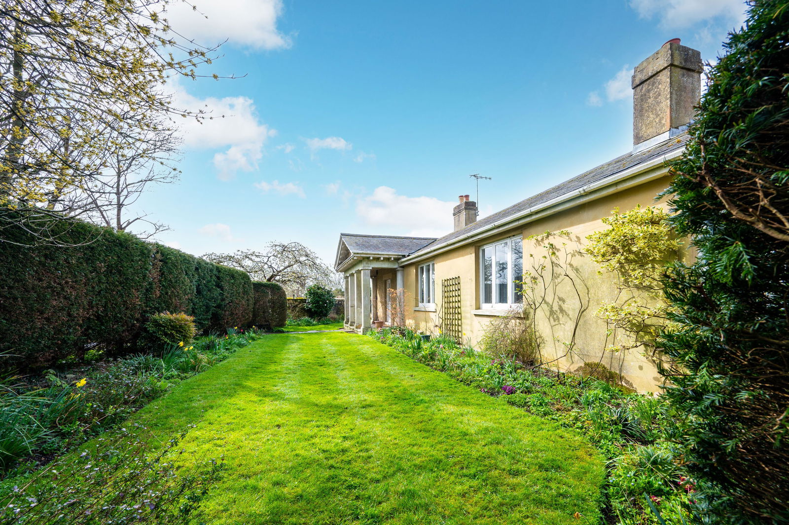 3 bed bungalow for sale in Oxted Road, Godstone  - Property Image 2