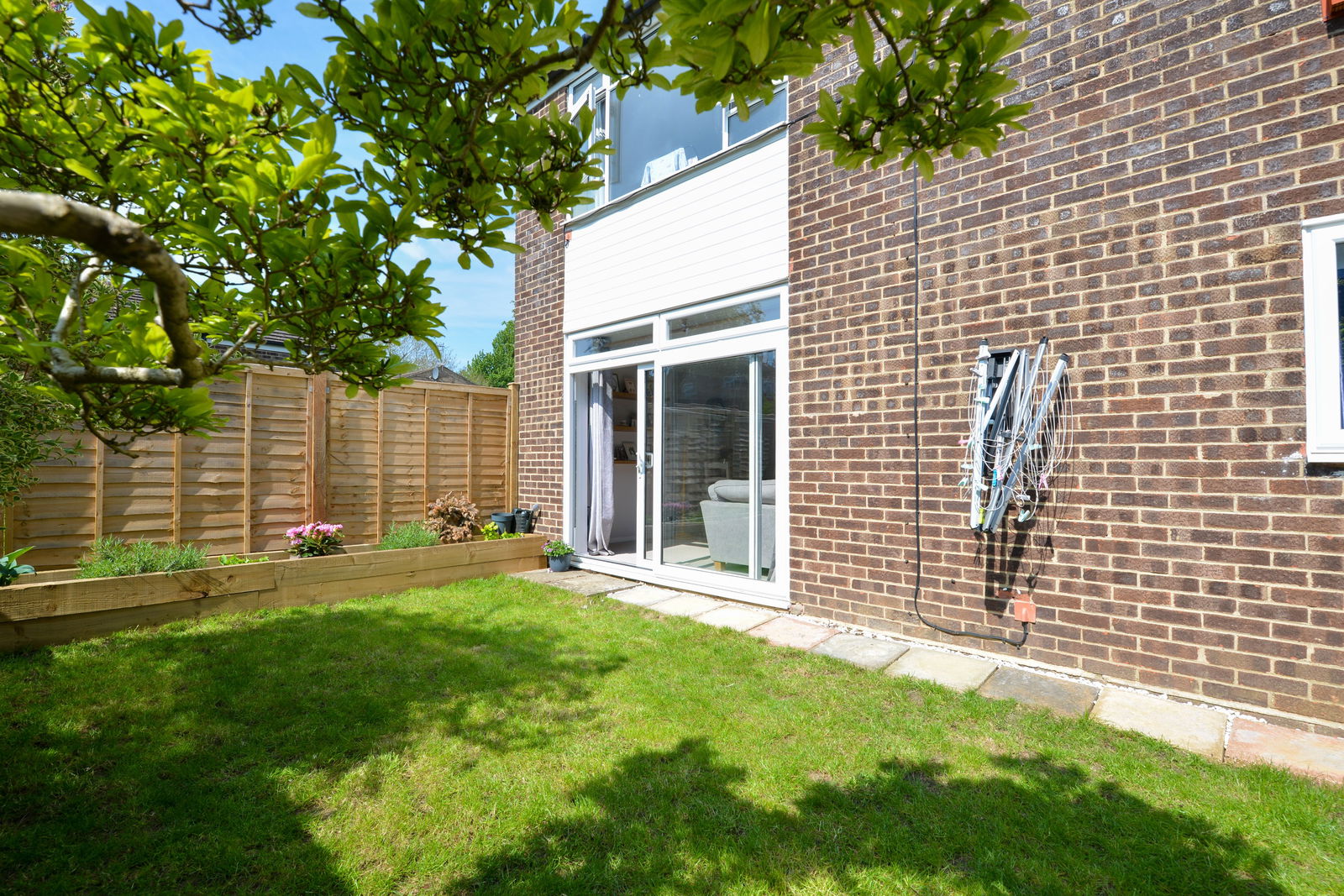 2 bed flat for sale in Elmswood, Leatherhead 6