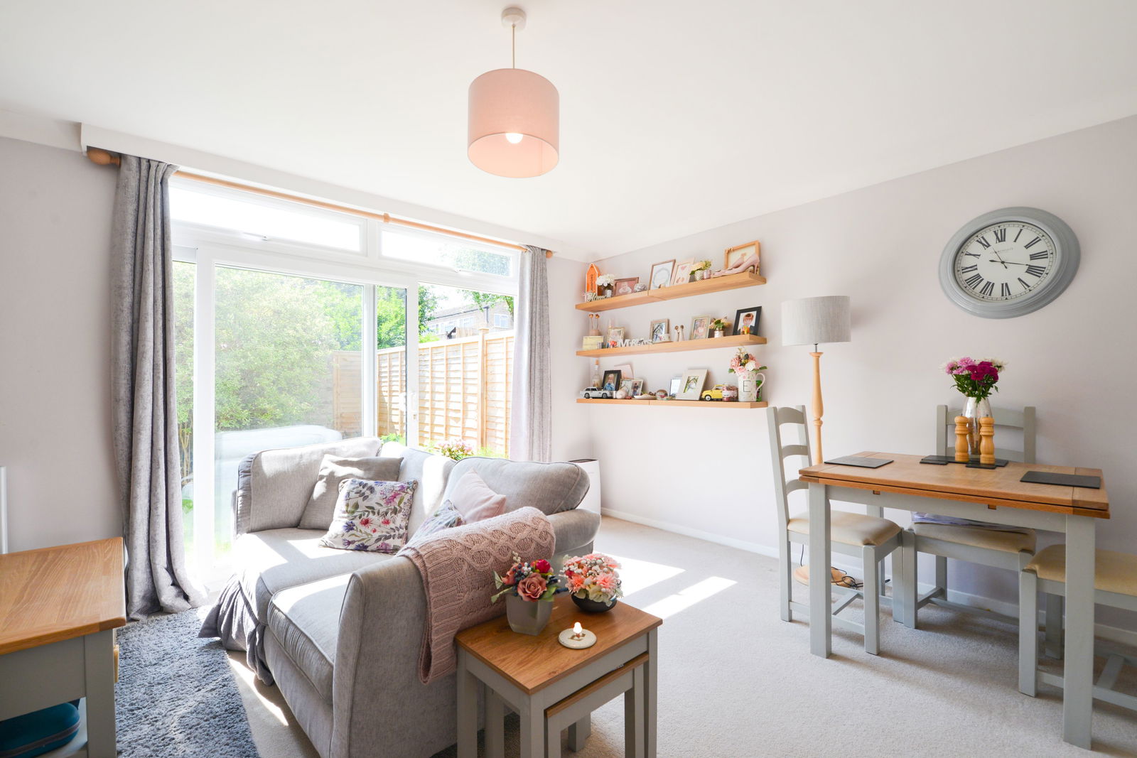 2 bed flat for sale in Elmswood, Leatherhead  - Property Image 5