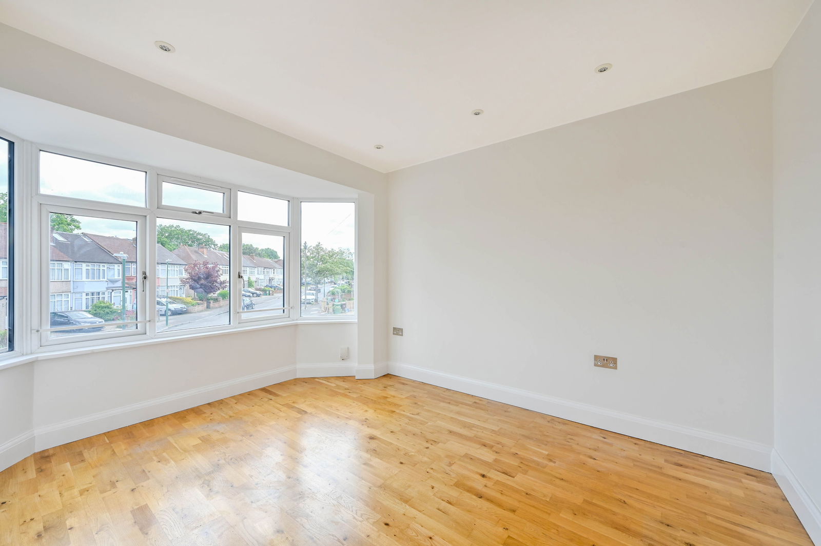 3 bed semi-detached house for sale in Windsor Avenue, Sutton  - Property Image 9