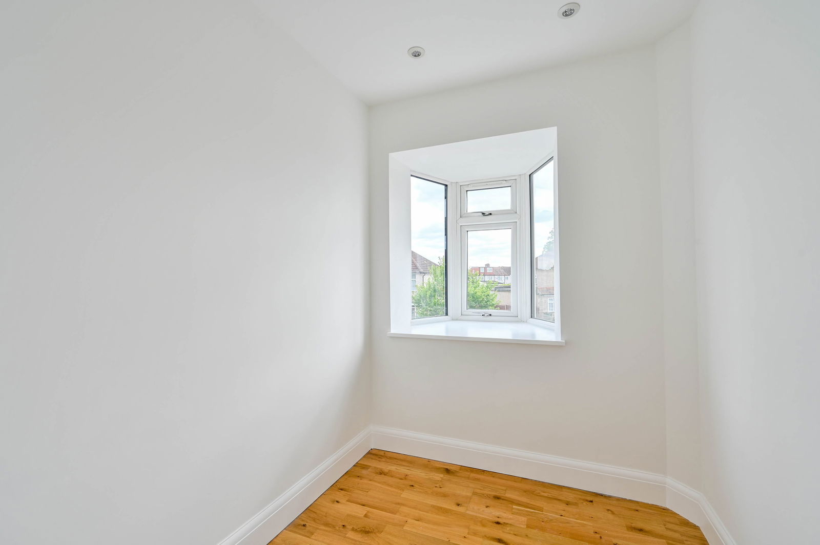 3 bed semi-detached house for sale in Windsor Avenue, Sutton  - Property Image 10