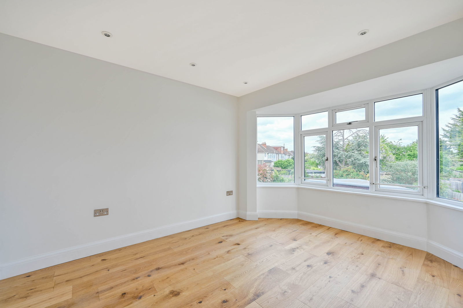 3 bed semi-detached house for sale in Windsor Avenue, Sutton  - Property Image 11