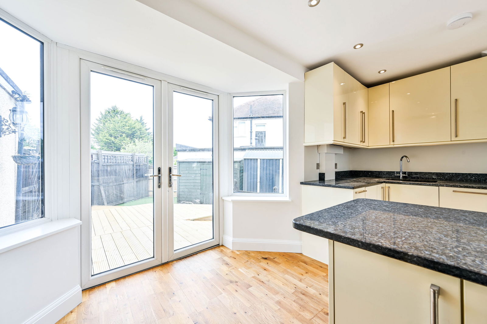 3 bed semi-detached house for sale in Windsor Avenue, Sutton  - Property Image 4