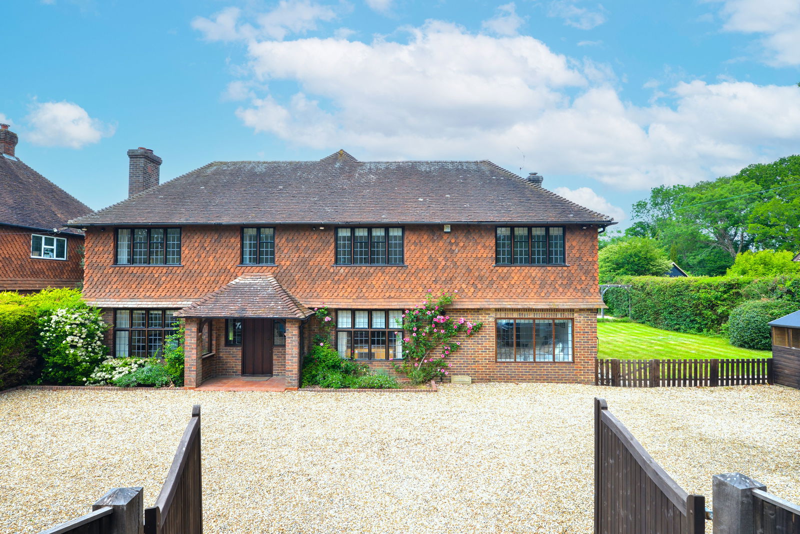 5 bed detached house to rent in Bookhurst Road, Cranleigh, GU6  - Property Image 1