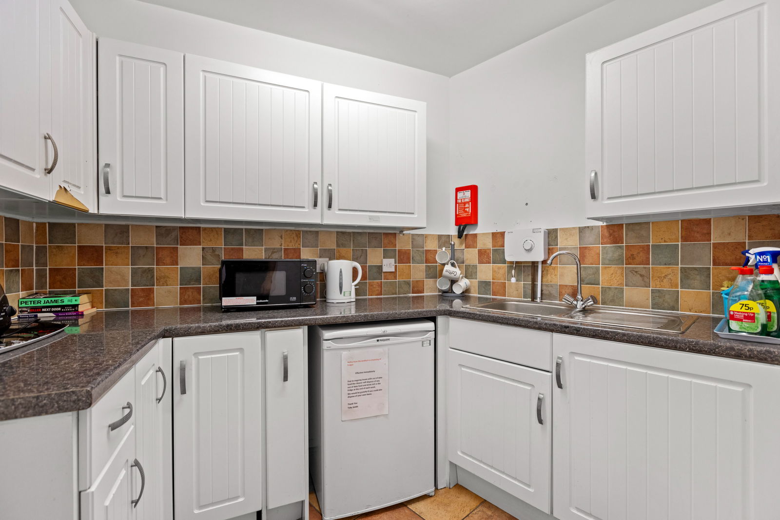 Commercial property to rent in High Street, Slough 9