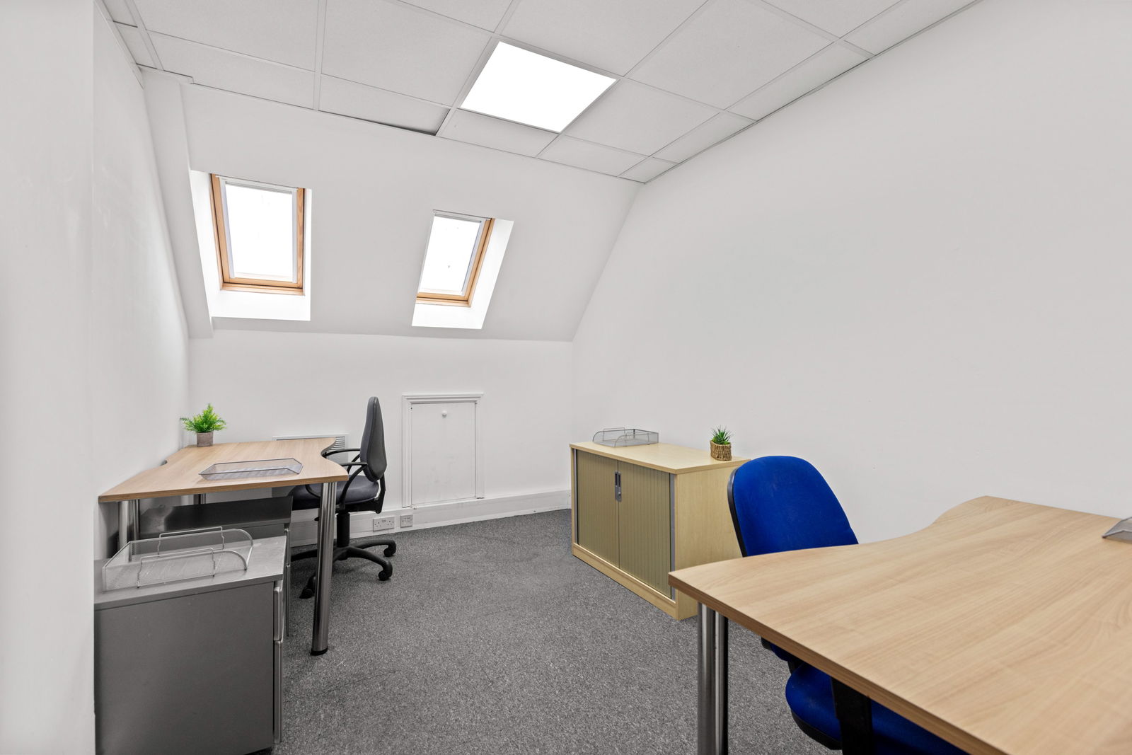 Commercial property to rent in High Street, Slough  - Property Image 6