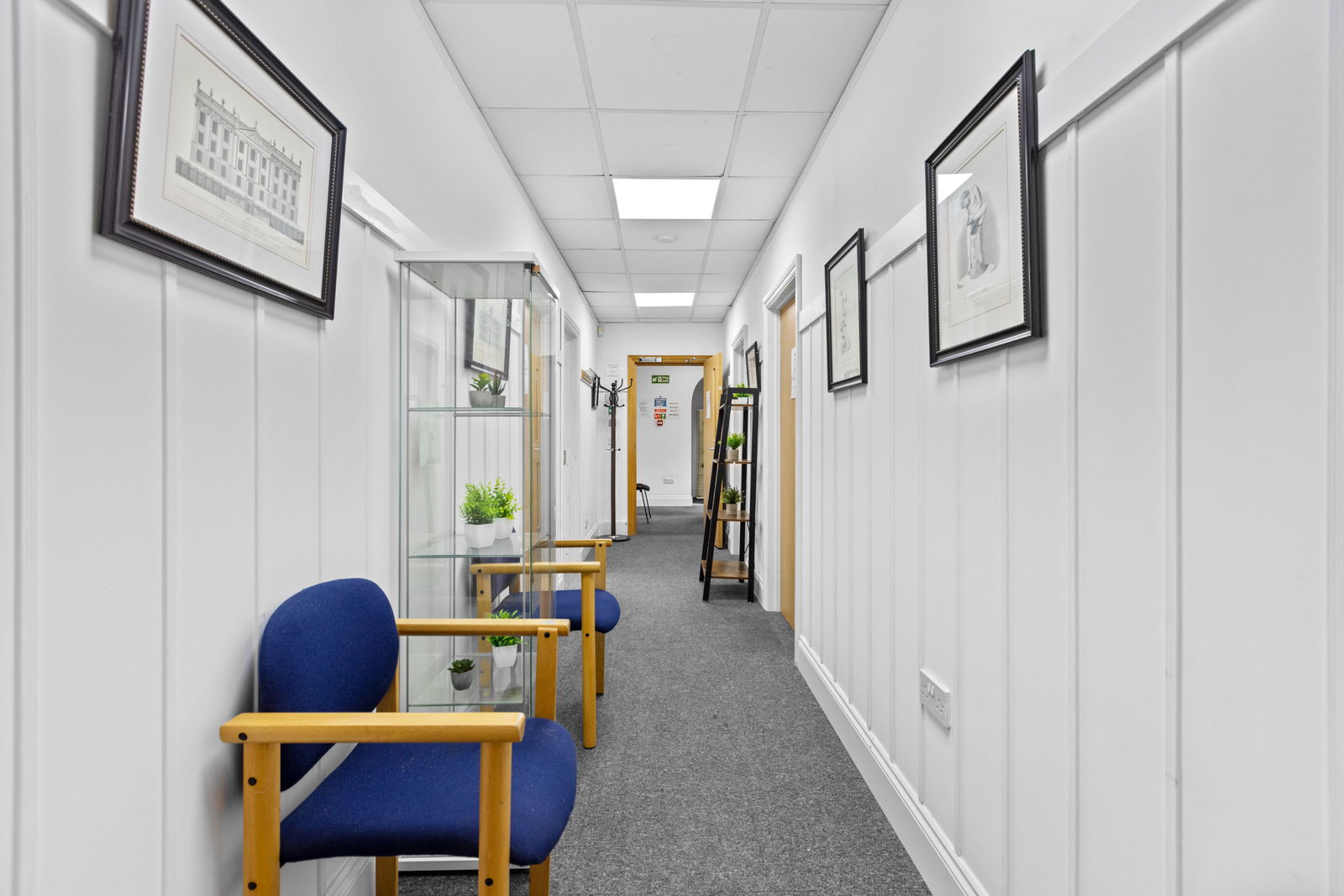 Commercial property to rent in High Street, Slough 10