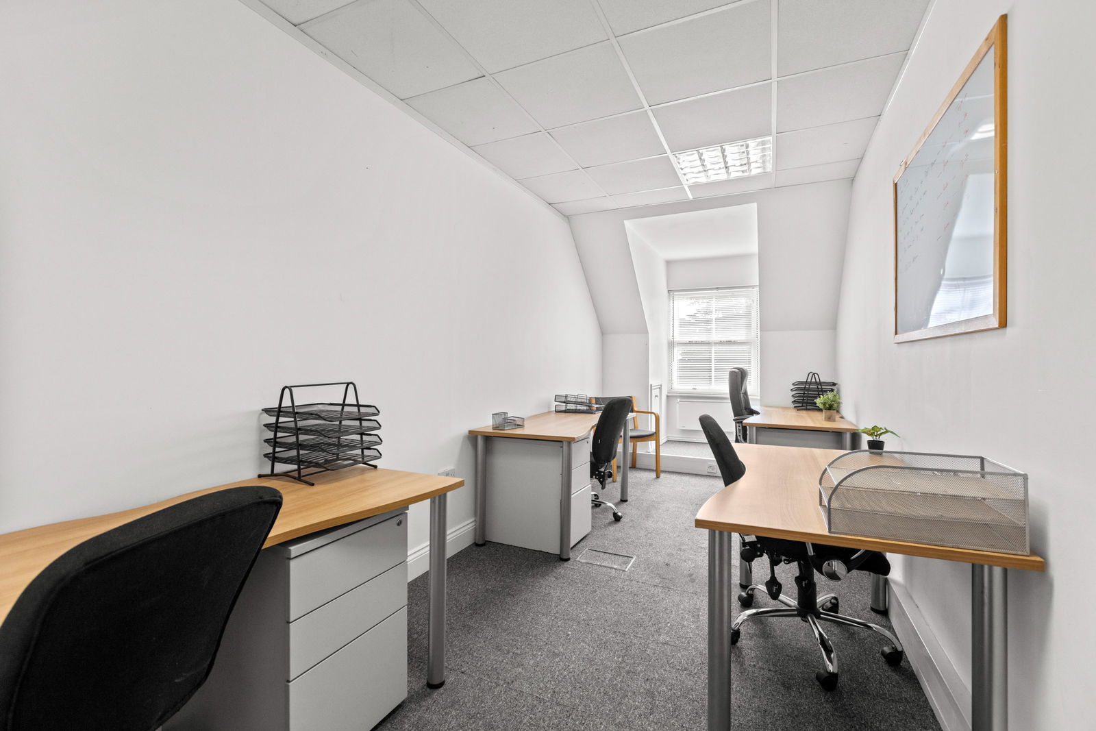 Commercial property to rent in High Street, Slough  - Property Image 8