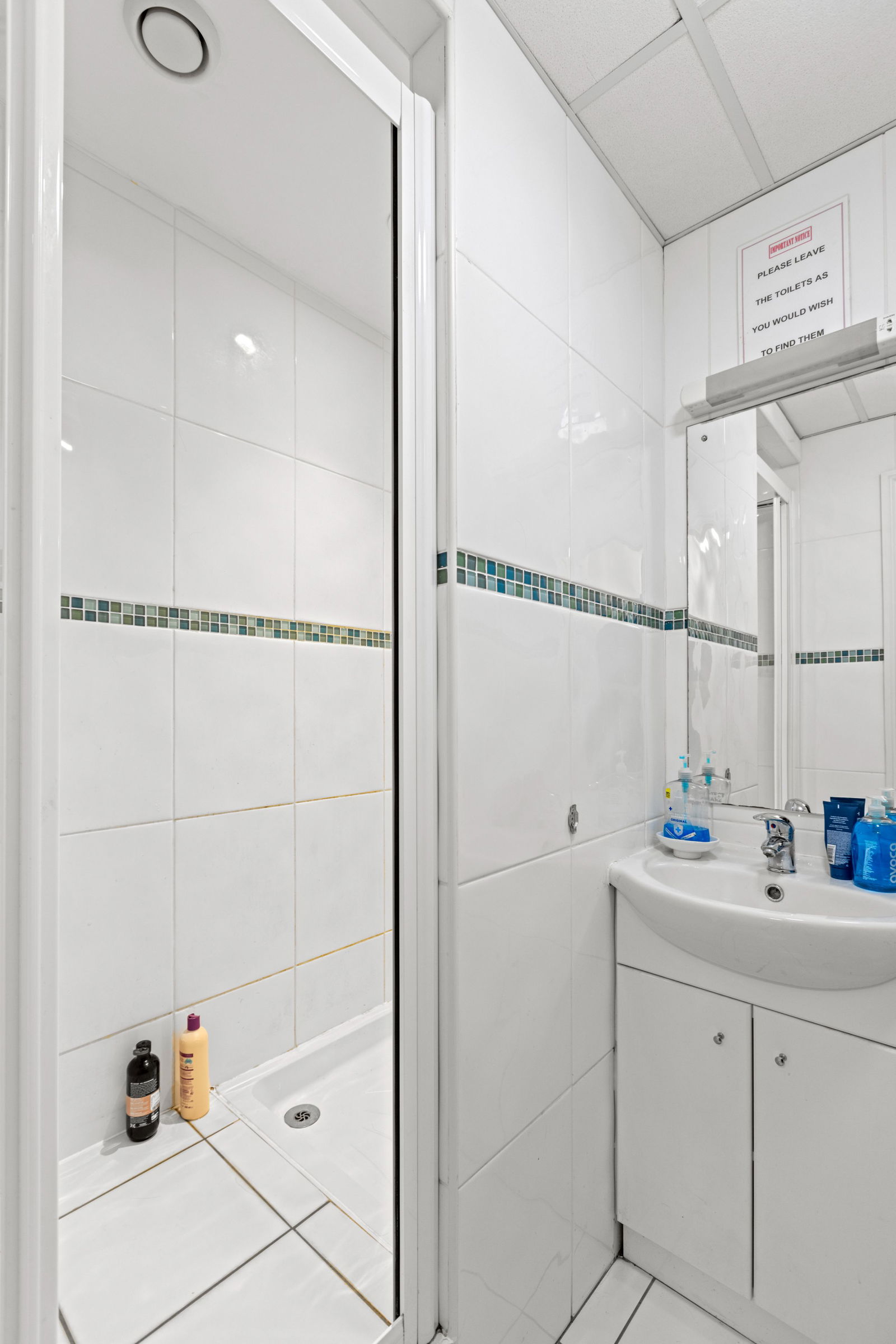 Commercial property to rent in High Street, Slough  - Property Image 9