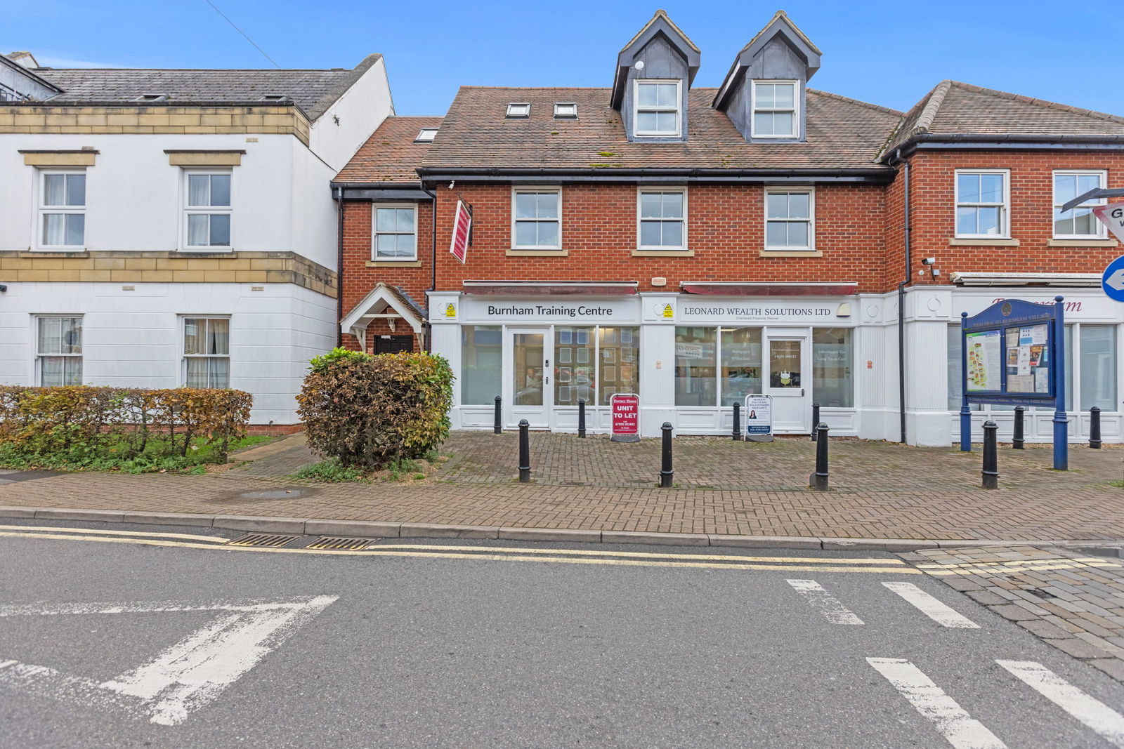 Commercial property to rent in High Street, Slough 21