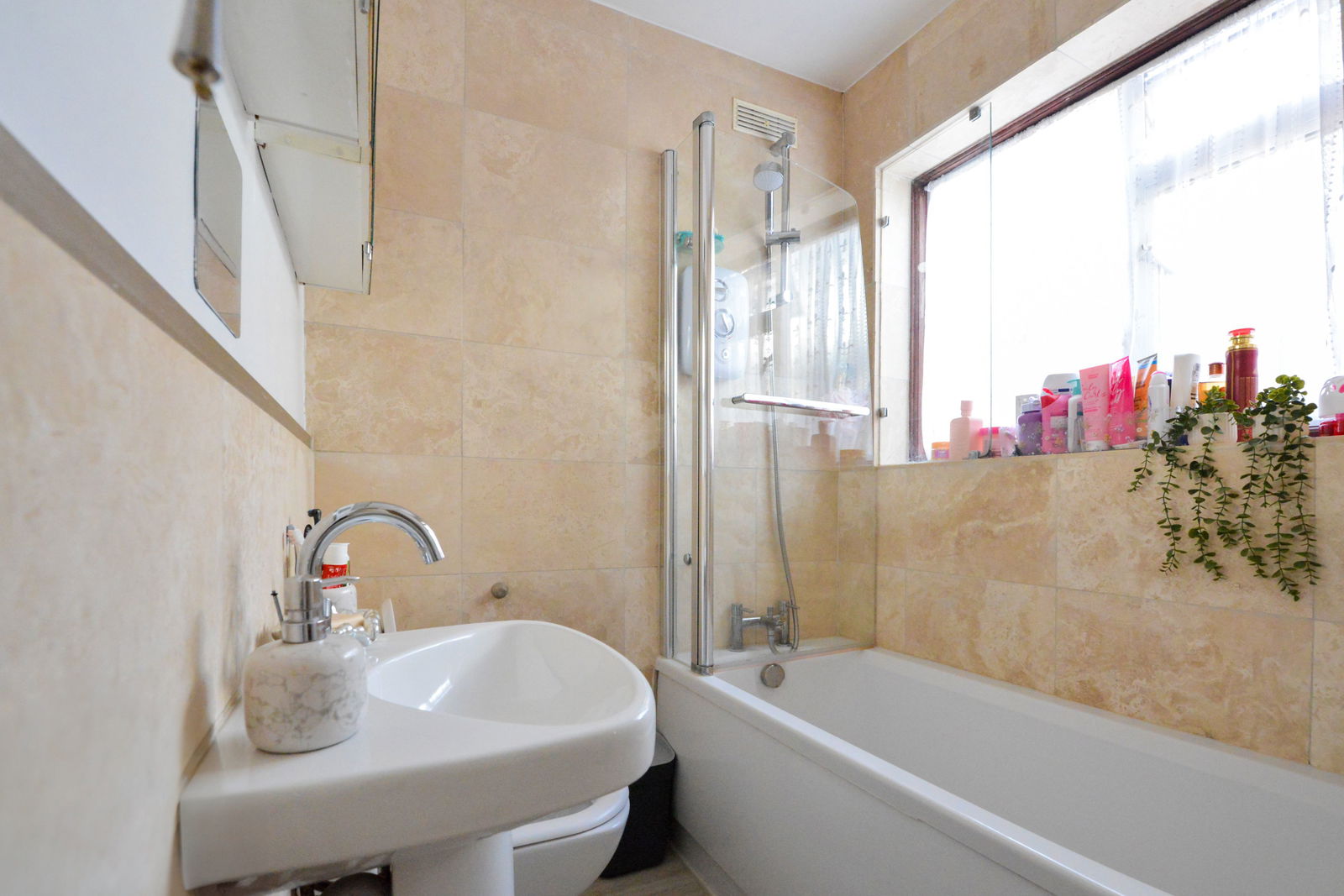 2 bed semi-detached house for sale in Oakcroft Road, Chessington, KT9  - Property Image 6