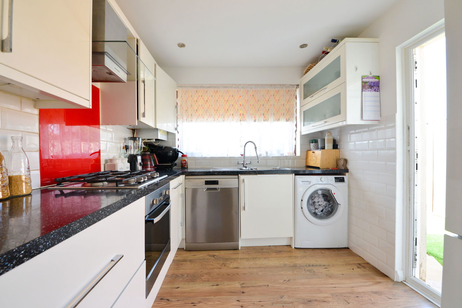 2 bed semi-detached house for sale in Oakcroft Road, Chessington, KT9  - Property Image 4