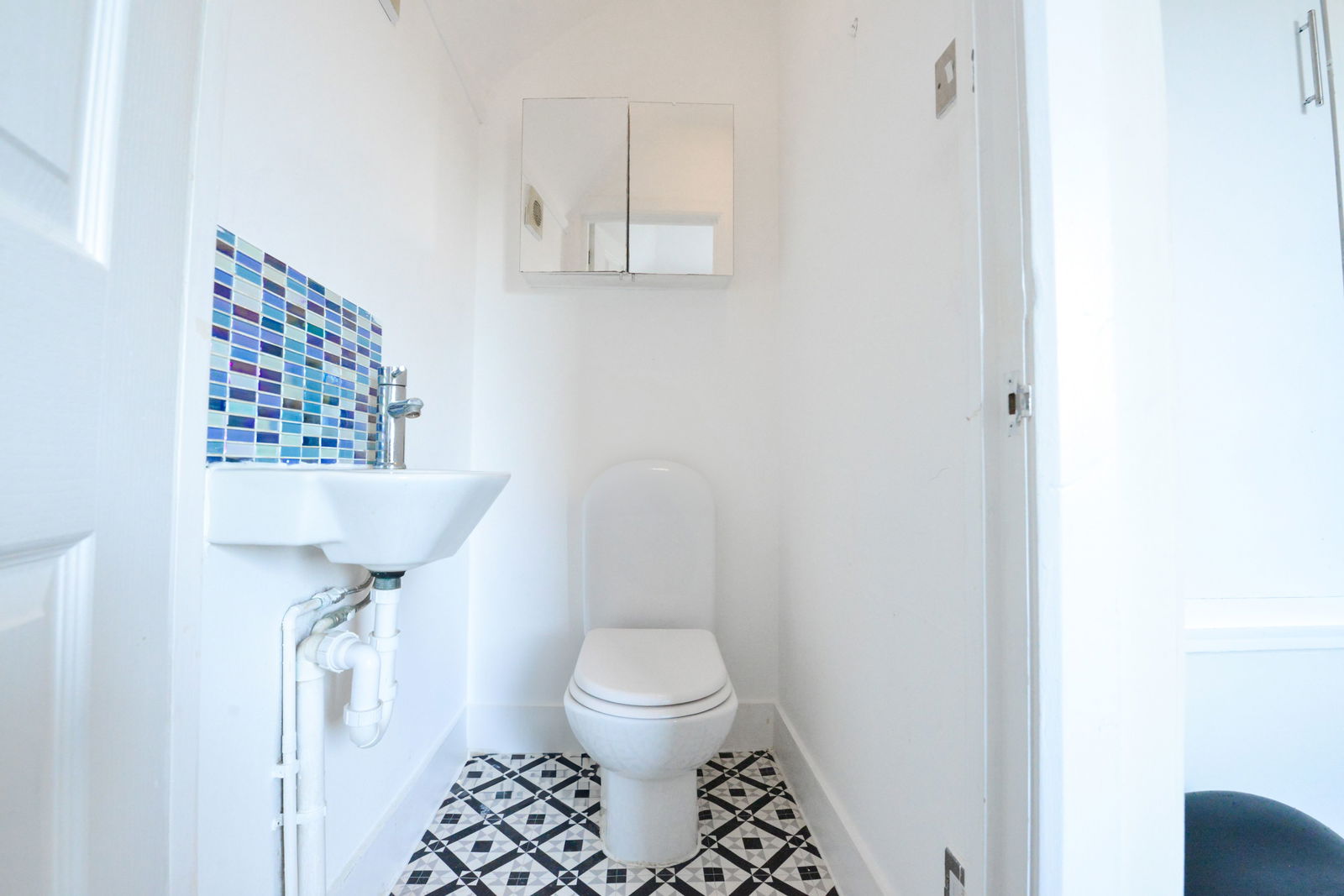 2 bed semi-detached house for sale in Oakcroft Road, Chessington, KT9  - Property Image 8