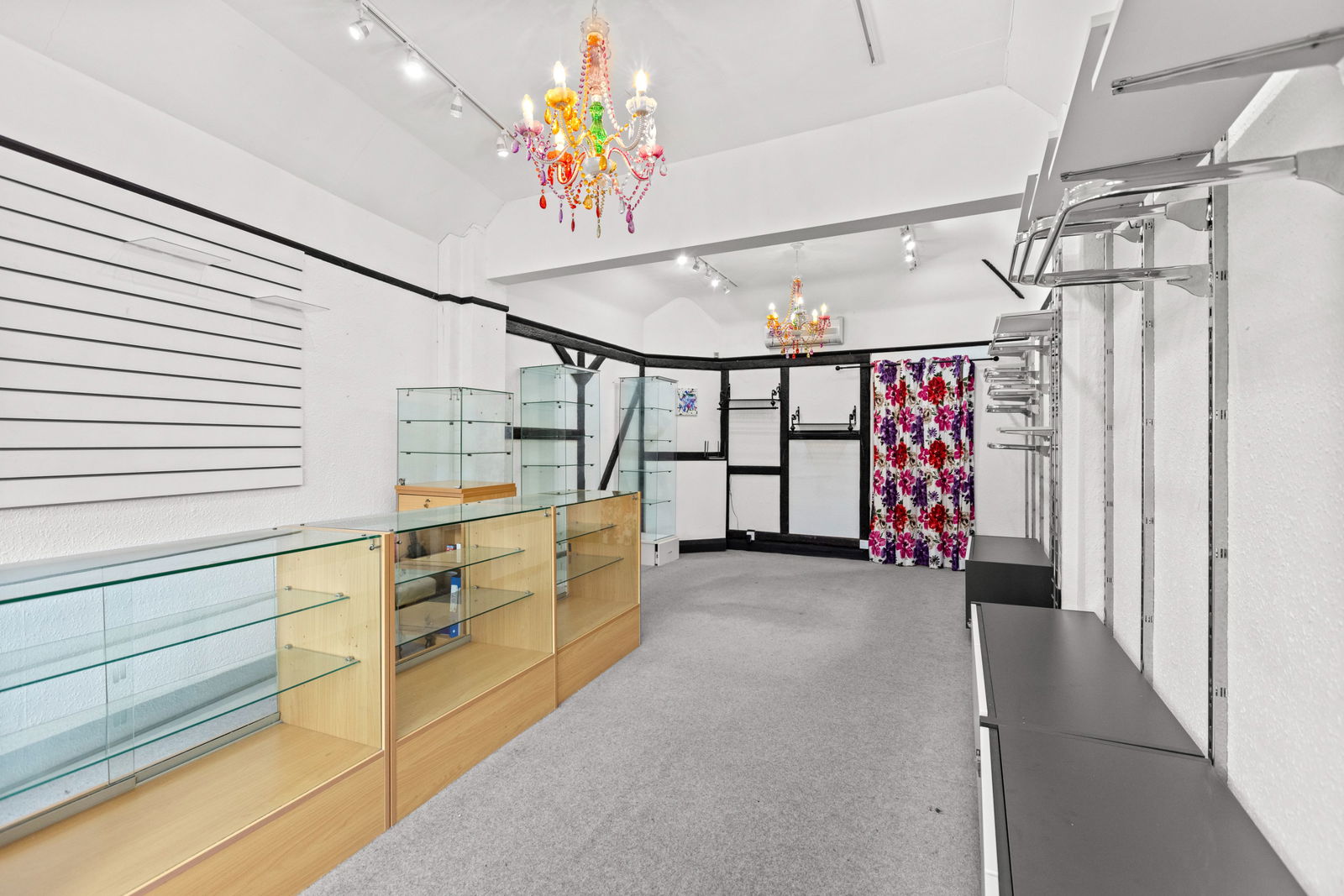 Retail property (high street) to rent in Church Road, Leatherhead 3