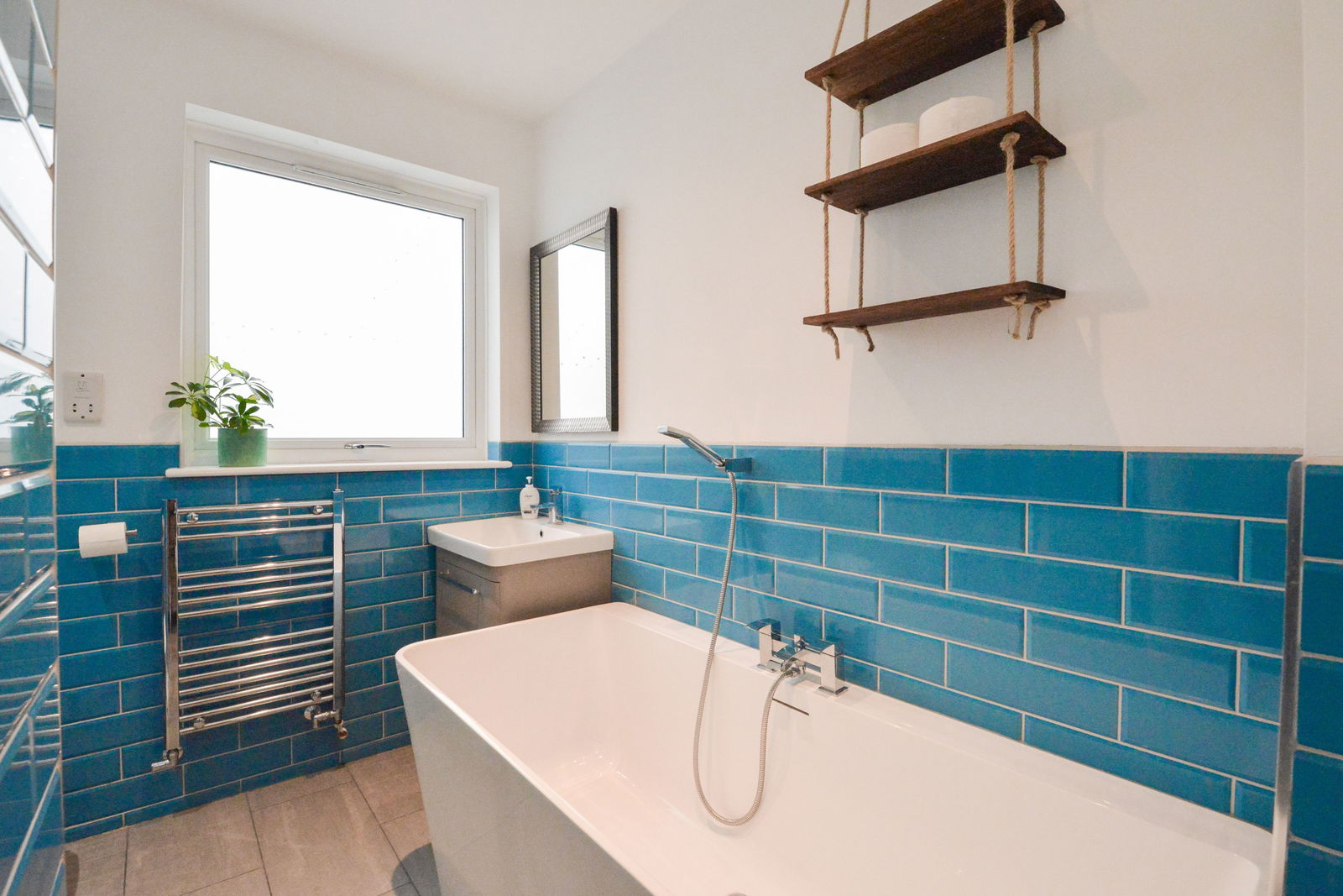 2 bed semi-detached bungalow for sale in Seaforth Gardens, Epsom, KT19  - Property Image 7