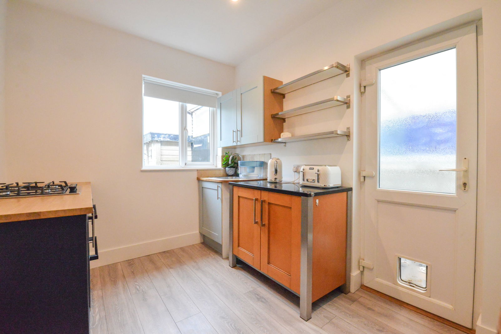 2 bed semi-detached bungalow for sale in Seaforth Gardens, Epsom, KT19  - Property Image 5