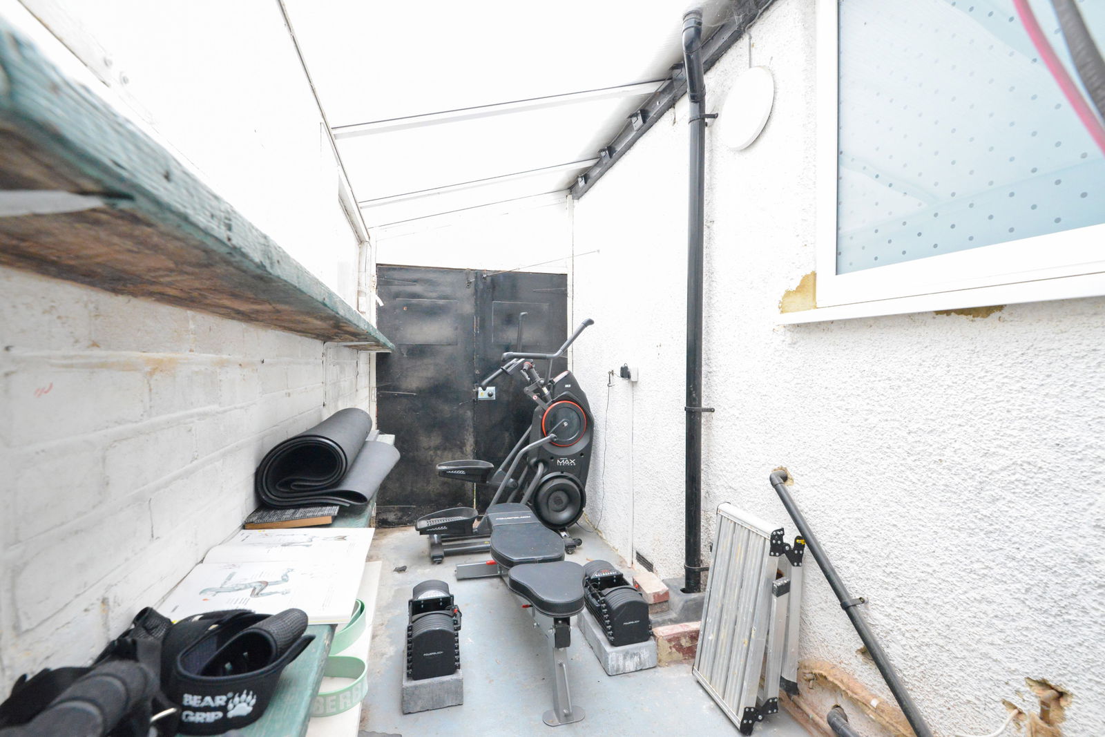 2 bed semi-detached bungalow for sale in Seaforth Gardens, Epsom, KT19  - Property Image 10