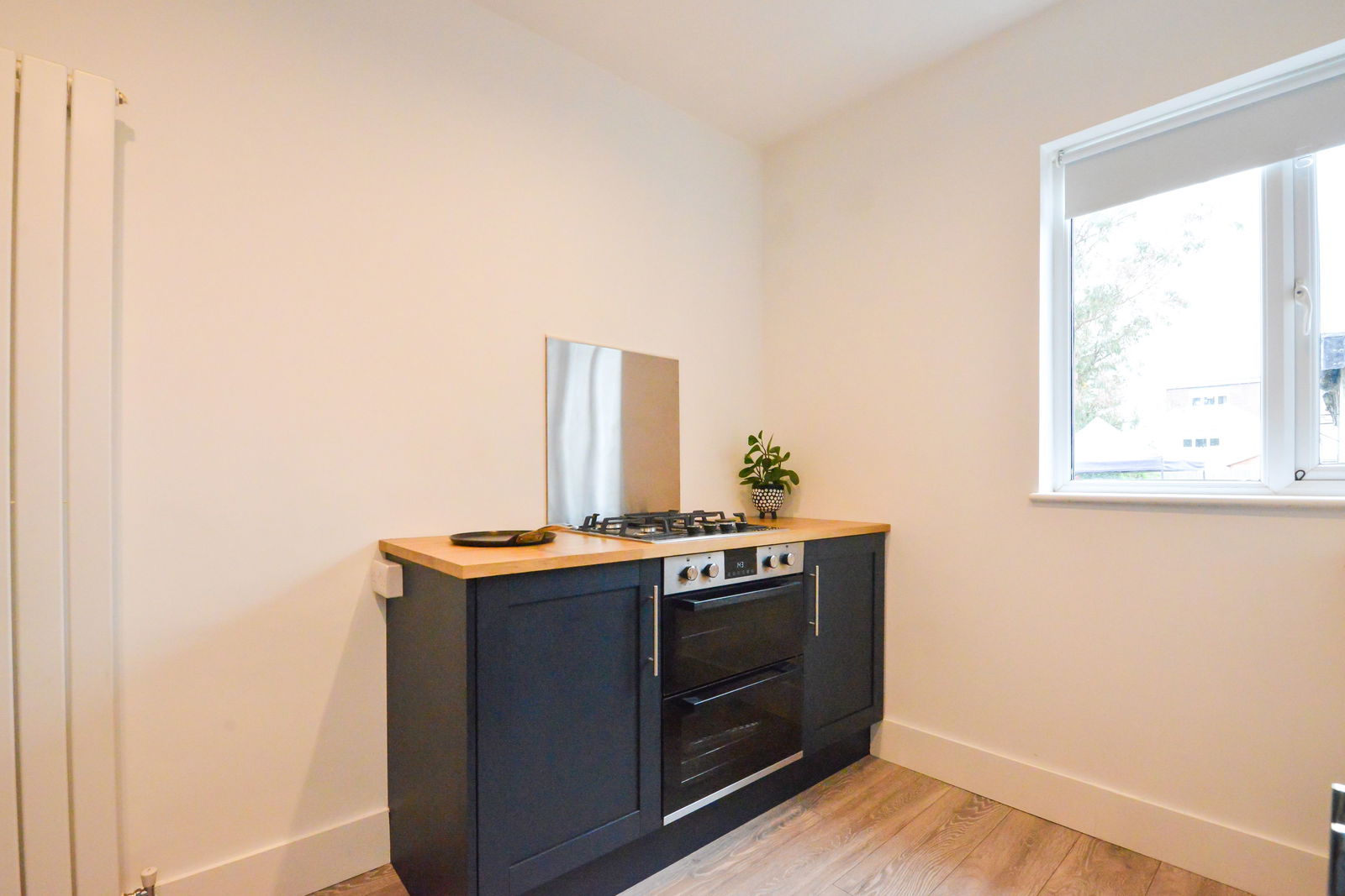 2 bed semi-detached bungalow for sale in Seaforth Gardens, Epsom, KT19  - Property Image 6