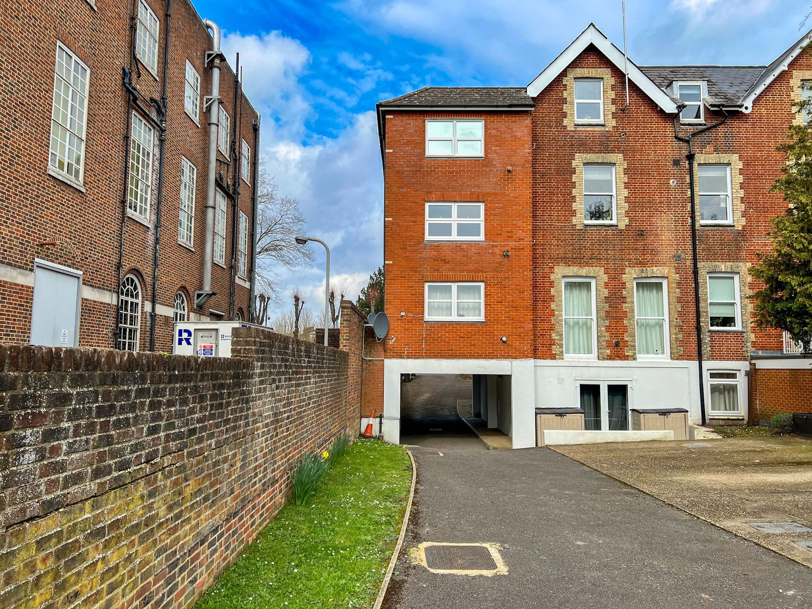 1 bed flat for sale in Station Road, Leatherhead, KT22  - Property Image 6