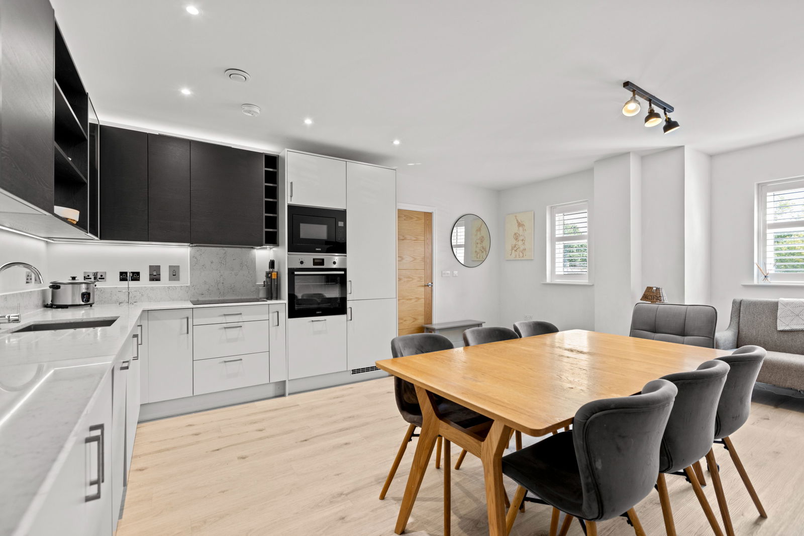 3 bed terraced house to rent in Consort Drive, Leatherhead, KT22  - Property Image 4