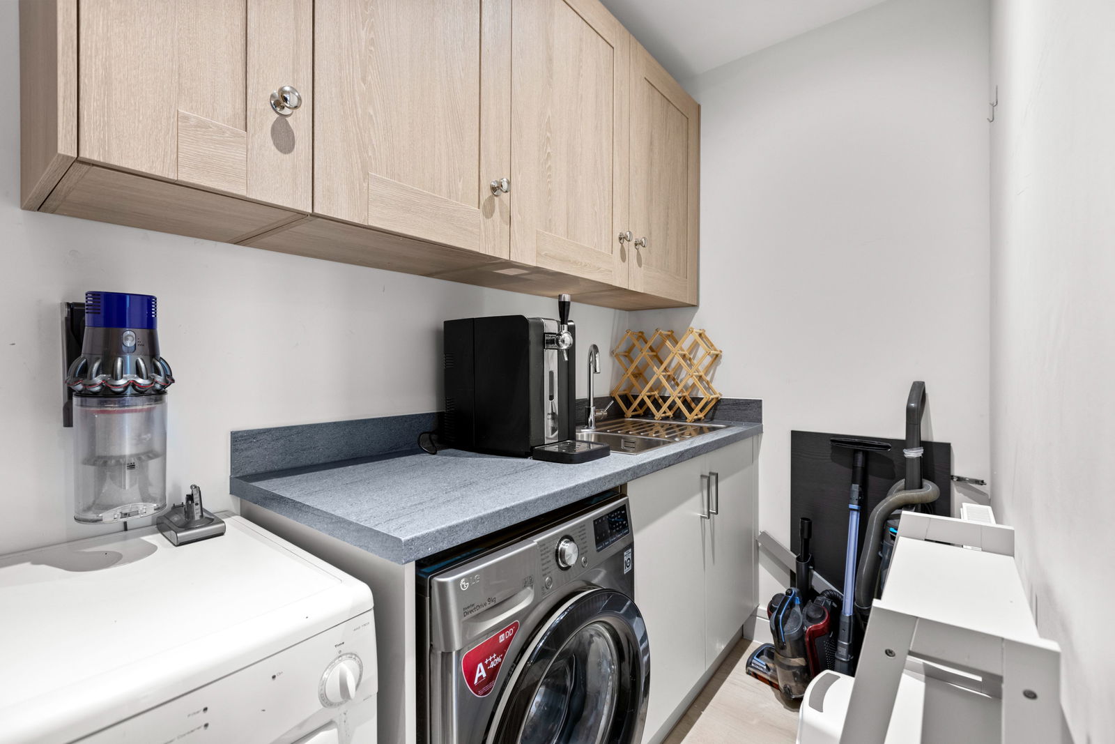 3 bed terraced house to rent in Consort Drive, Leatherhead, KT22  - Property Image 5