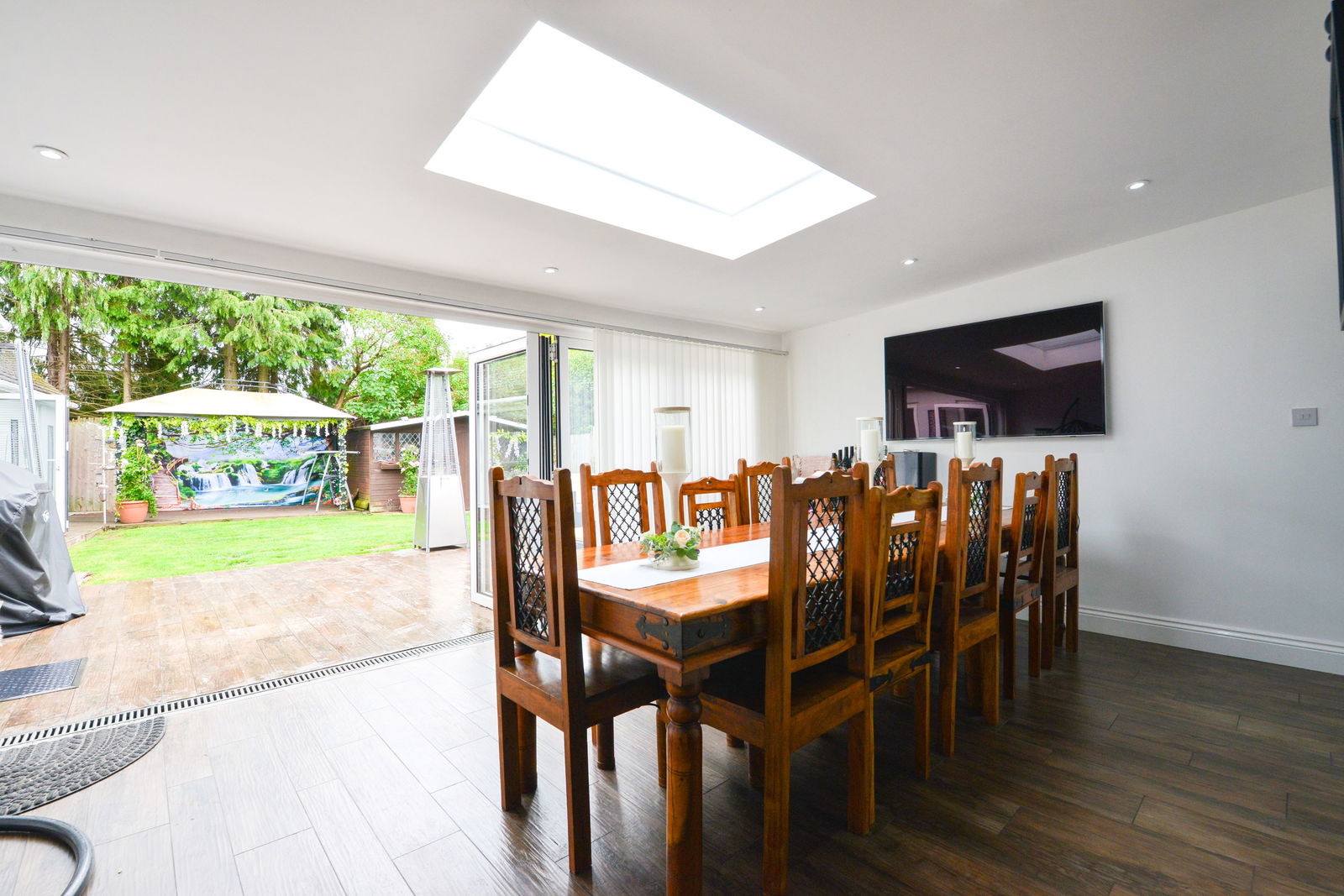 5 bed bungalow for sale in Green Lane, Staines-upon-thames  - Property Image 5