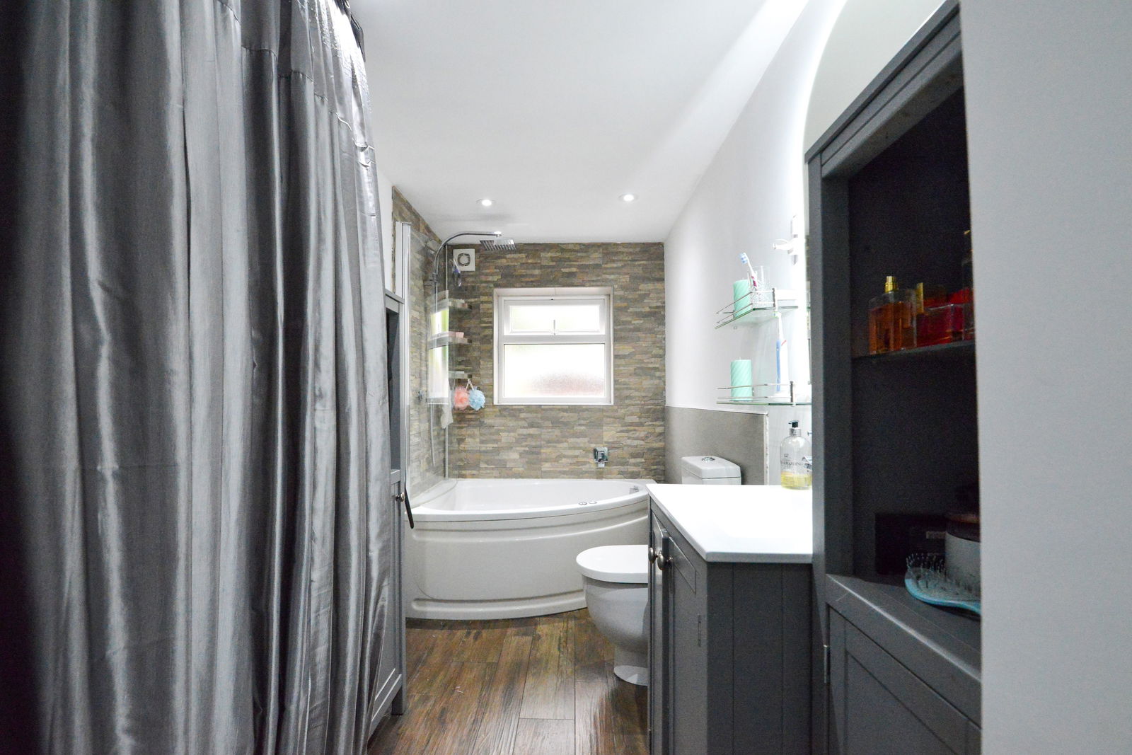 5 bed bungalow for sale in Green Lane, Staines-upon-thames  - Property Image 24