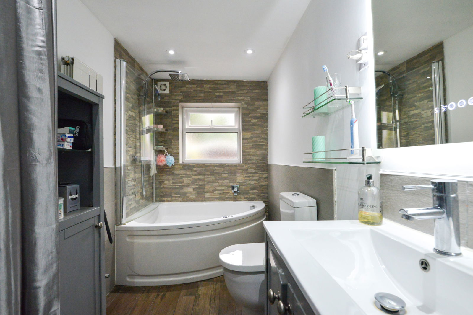 5 bed bungalow for sale in Green Lane, Staines-upon-thames  - Property Image 10