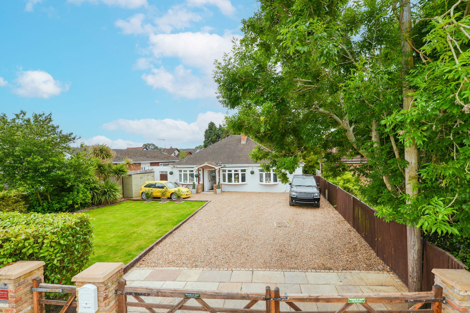 5 bed bungalow for sale in Green Lane, Staines-upon-thames, TW18
