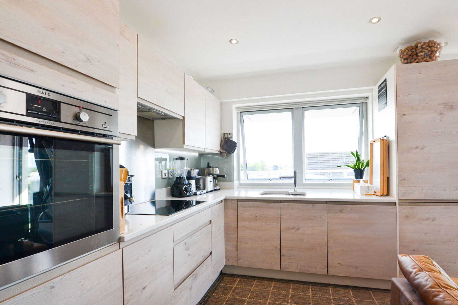 2 bed penthouse for sale in Station View, Guildford, GU1  - Property Image 6