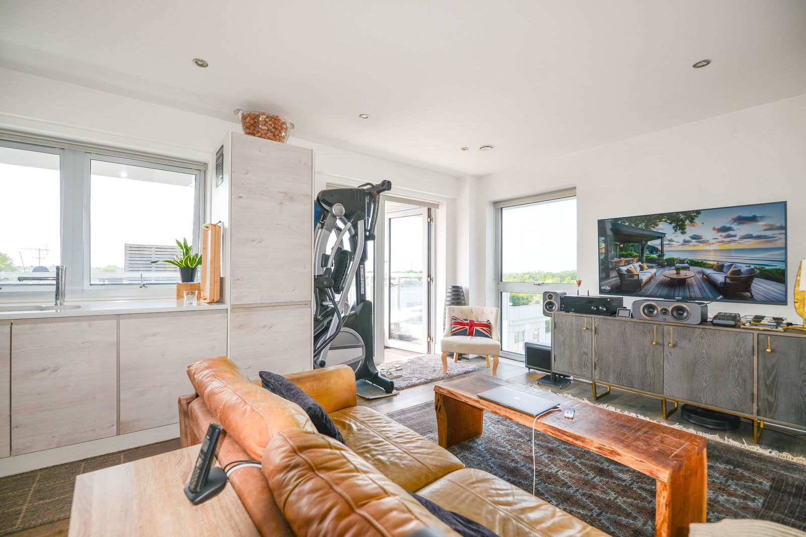 2 bed penthouse for sale in Station View, Guildford, GU1  - Property Image 7