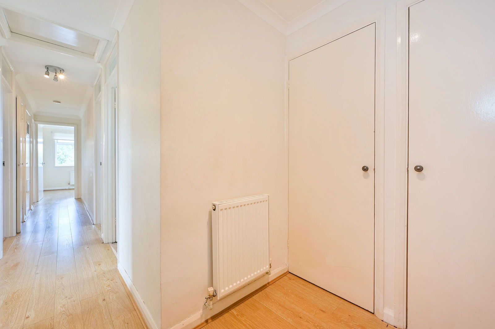 2 bed flat for sale in Windsor Close, Guildford, GU2  - Property Image 10