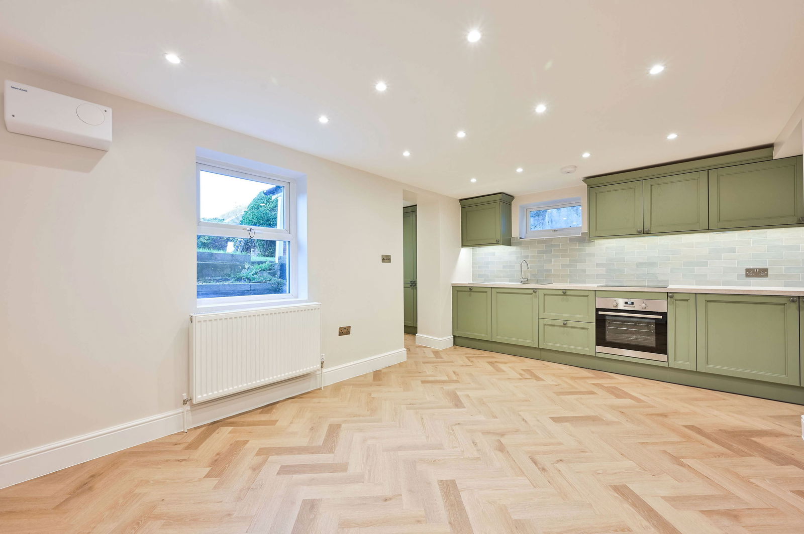 1 bed flat to rent in St. Andrews Road, Surbiton  - Property Image 4