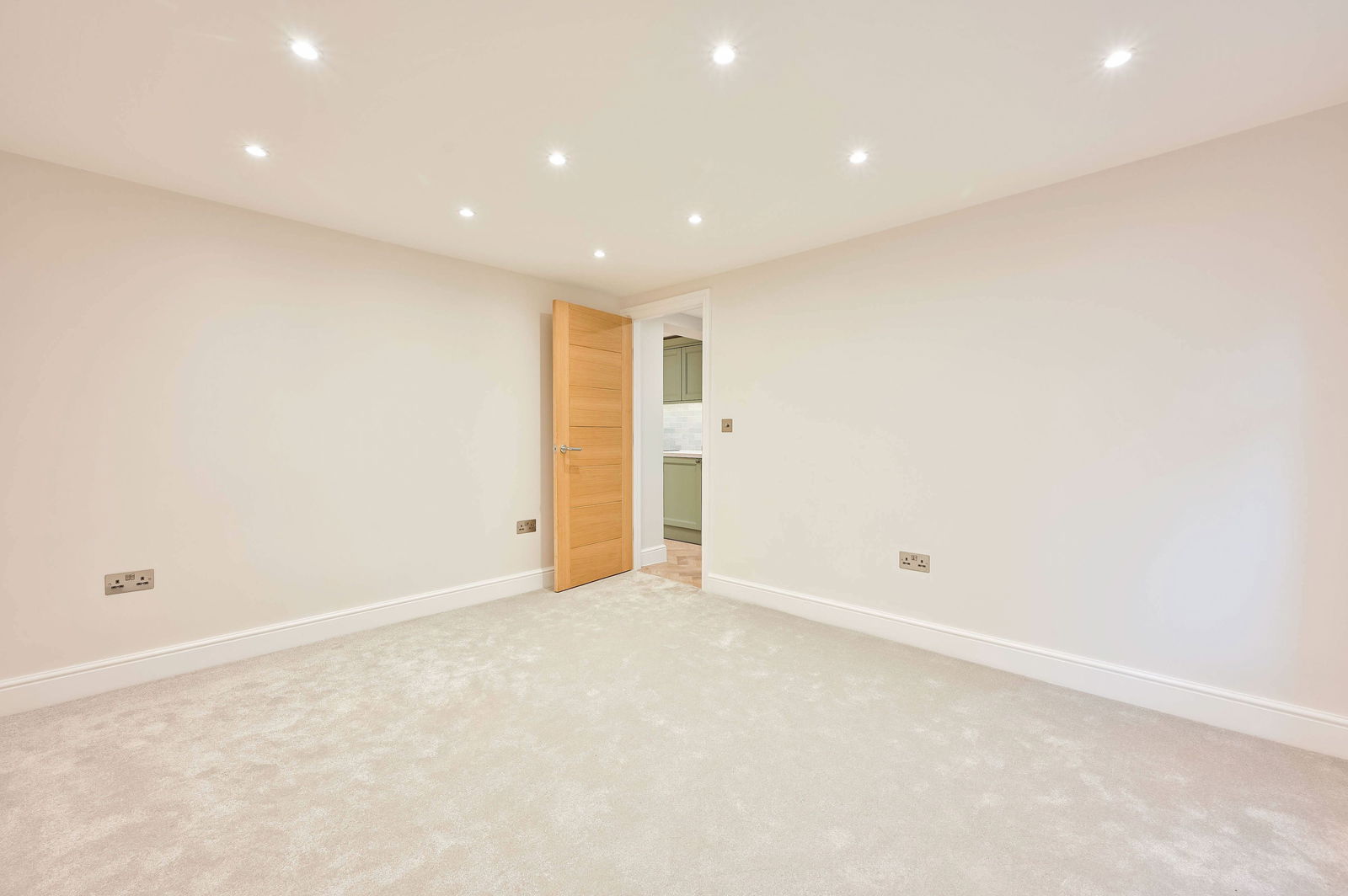 1 bed flat to rent in St. Andrews Road, Surbiton 7