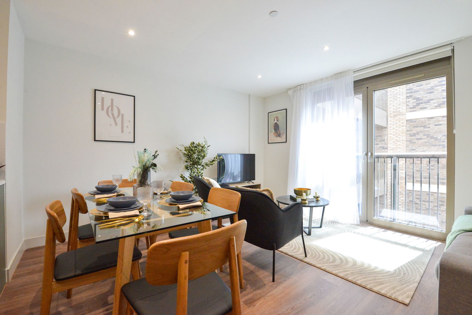 3 bed flat to rent in Randalls Way, Leatherhead 5