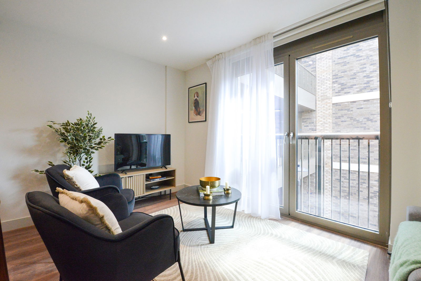 3 bed flat to rent in Randalls Way, Leatherhead  - Property Image 7