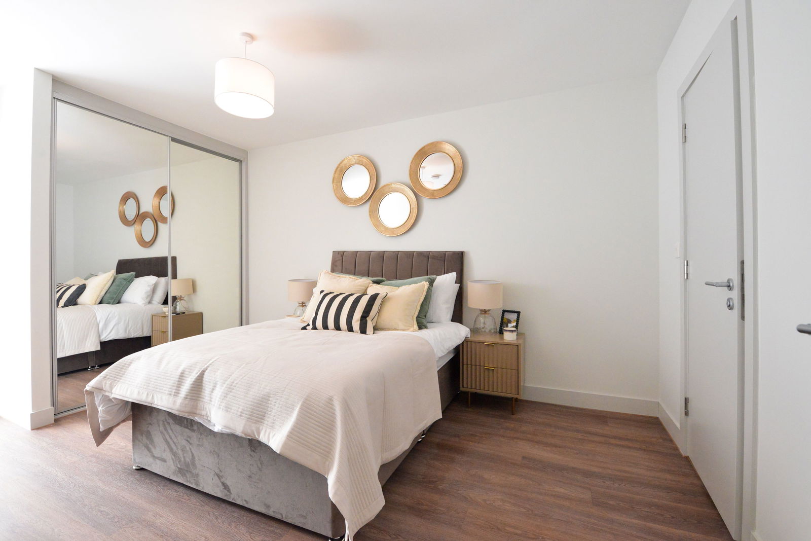 3 bed flat to rent in Randalls Way, Leatherhead 8