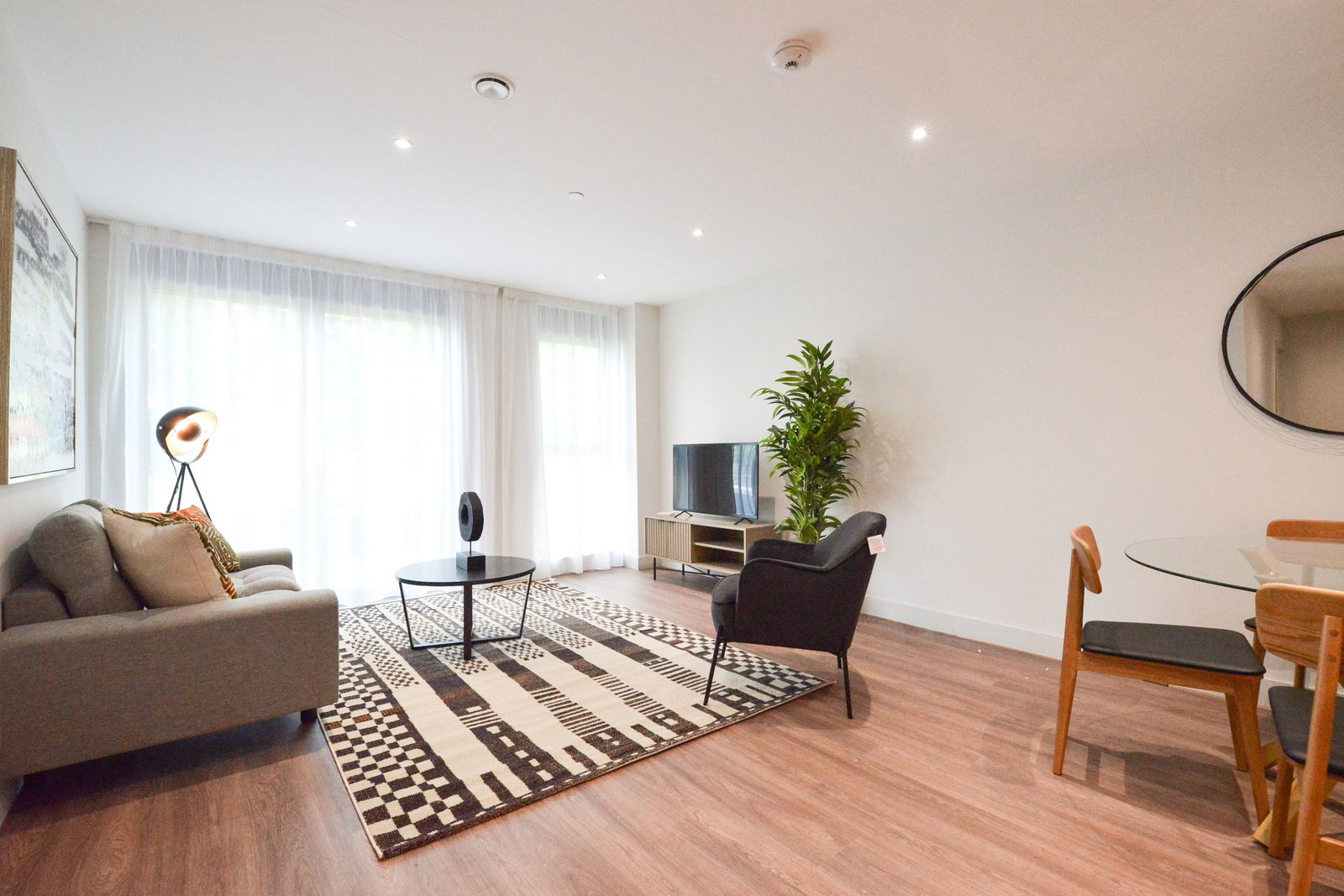 1 bed flat to rent in Randalls Way, Leatherhead  - Property Image 2